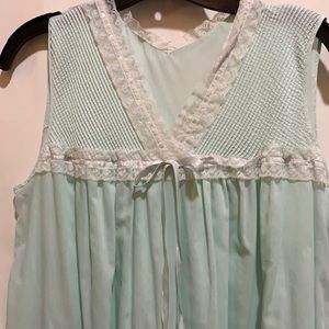 VINTAGE BARBIZON BATISTE NIGHTGOWN SZ S LT BLUE